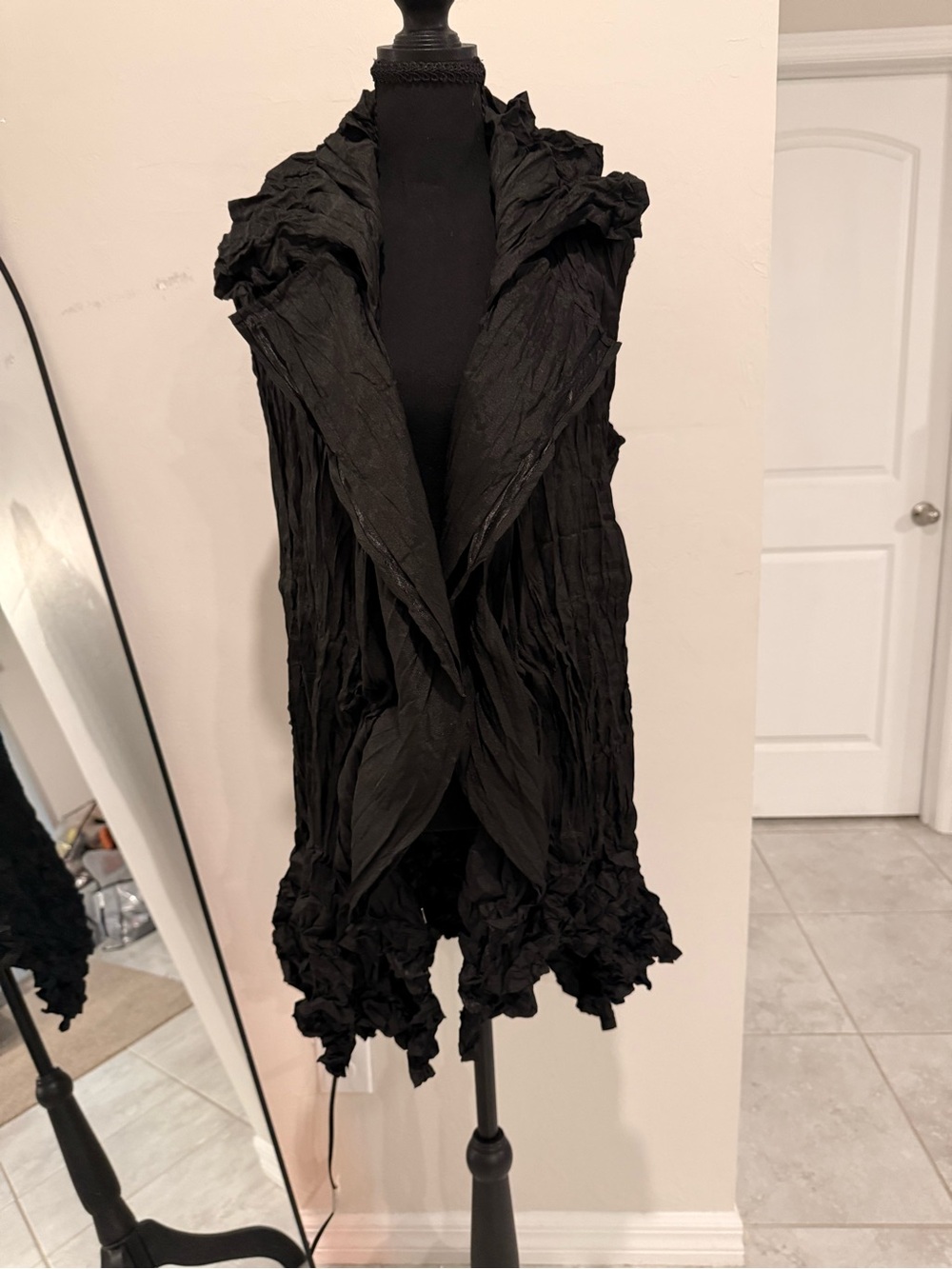 Lindi Black Draped Crinkle Vest - Picture 3 of 11